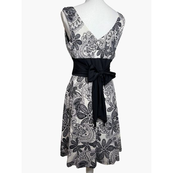 Alyn Paige Size Medium Retro Bow Back Dress Black White Lace Print Plunge Neck - Picture 3 of 10